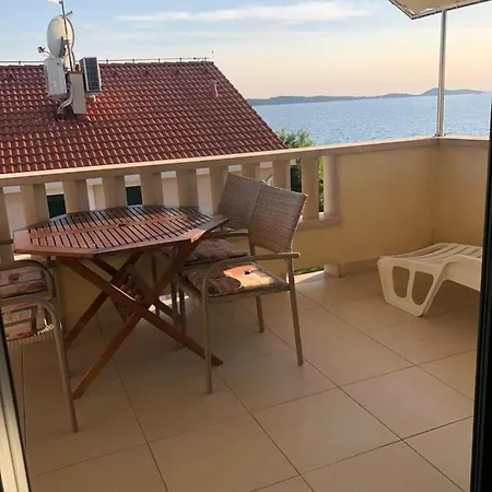 Lili Lovetovo Apartament