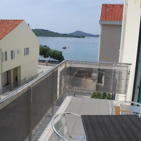 Apartament Lili Lovetovo *