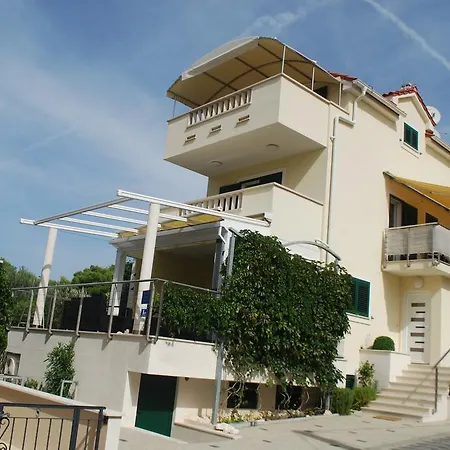 Lili Lovetovo Apartment *