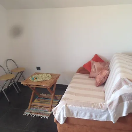 Lili Lovetovo Lägenhet