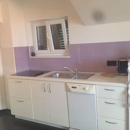 Apartament Lili Lovetovo